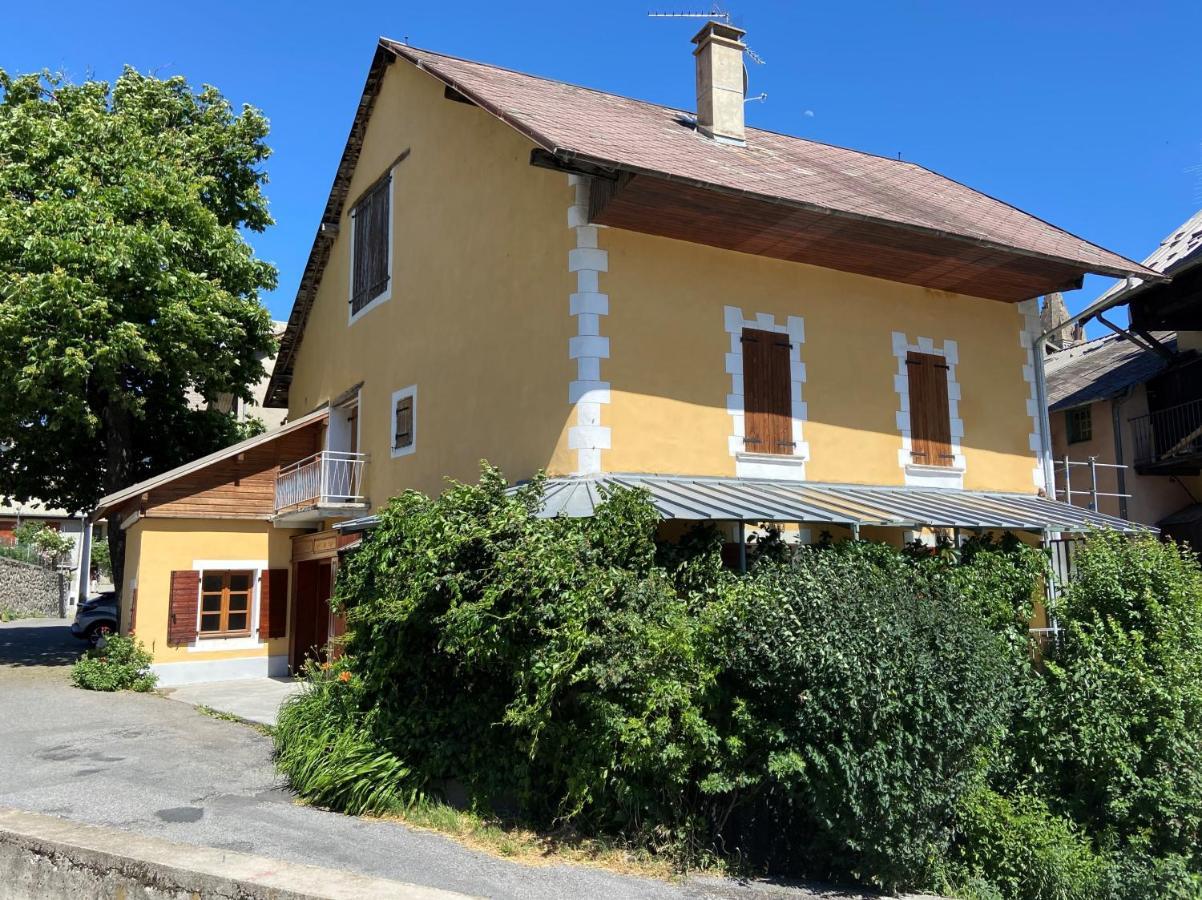 Le Pied De Ville Pouzenc Эмбрён Экстерьер фото